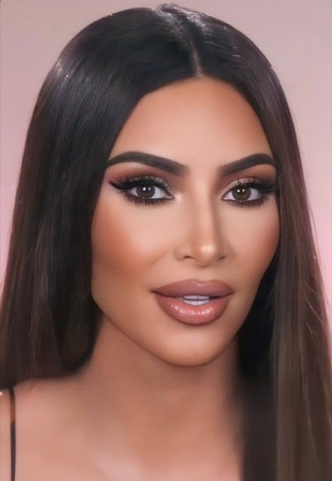 Celebrity Smokey Eye Makeup, Kim Kardashian Brows, Kim Kardashian Make Up 2023, Makeup Ideas Kim Kardashian, Kim K Glam Makeup, Kim K Smokey Eye Makeup, Glam Makeup For Brown Eyes Brunettes, Kim Kardashian Make Up Looks, Kim Kardashian Glam Makeup