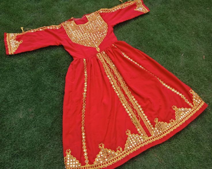 Beautiful authentic vintage dress  👉Dress material : red silk    👉Dress Description : √Thread ,ribbon and mirror Hand work on neckline  √ Ribbon and mirror work on front n back ends of skirt.  √ Straight sleeves with ribbon and mirror work on them.  √ It doesn't comes with pants and scarf 👉Measurements : √ Bust: fits all upto 40 inches all around √ Length:  51 inches Please note that all vintage dresses are old and but overall in very good condition. WE DO NOT SHIP TO A FEW COUNTRIES INCLUDIN Mirror Hand Work, Red Silk Dress, Skirt Straight, Robes Vintage, Vintage Traditional, Mirror Work, Hand Work, Red Silk, Dress Material