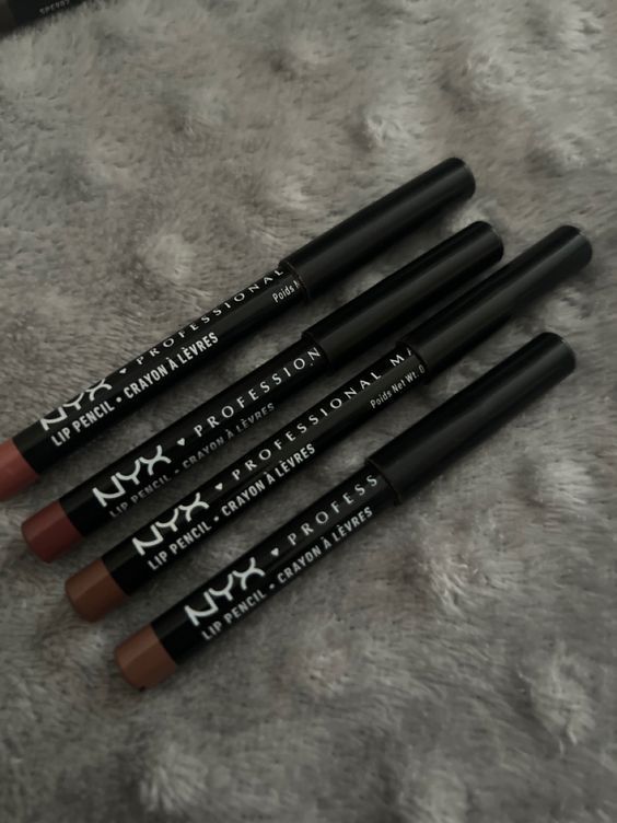 Nyx Products Aesthetic, Lip Liner Aesthetic, Nyx Lip Liner, Lip Combos, Make Up Inspiration, Makeup Accesories, Makeup For Black Skin, Lip Makeup Tutorial, Makeup Help