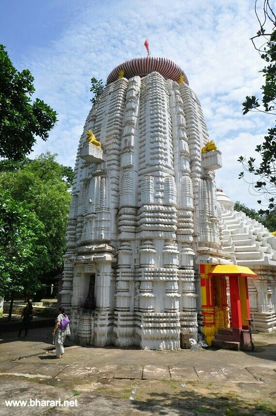 a large white and yellow structure sitting in the middle of a park