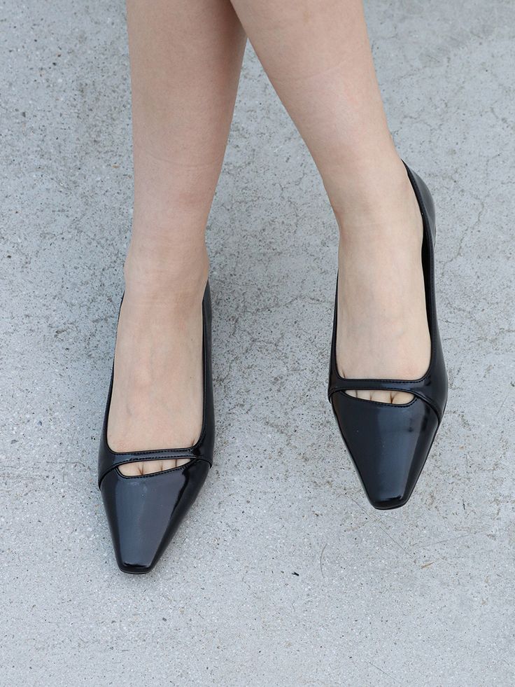 Editor's NotesMOL:pin presents sophisticated footwear that gives off a stylish mood.- Slim square shaped toe line- Slim strap point- Soft and durable cow leather used- Smooth and glossy surfaceMeasurements(in.)- Size: KR 225MM - KR 255MM (US 5.5 - 8.5)- Heel Height: 0.59 in.Composition & Care- Upper: Cow Leather, Lining: Pig Skin- Natural leather may have fine scratches and wrinkles- Bright leather can get stained by denim or dark outfits- Pen and bond marks may occur during the manufacturin Evening Kitten Heels With Square Toe, Modern Fitted Kitten Heels With Square Toe, Black Square Toe Kitten Heels For Work, Square Toe Kitten Heels For Office In Spring, Modern Square Toe Kitten Heels With Sculpted Heel, Office Kitten Heels With Padded Heel And Square Toe, Spring Workwear Kitten Heels With Square Toe, Modern Patent Leather Heels With Square Toe, Square Toe Patent Leather Court Shoes For Office