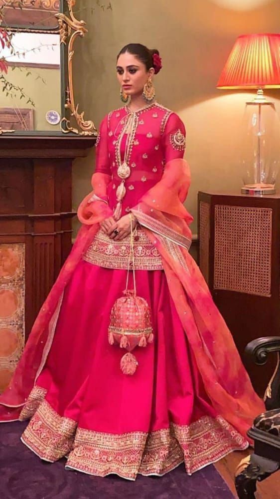 Top beautiful party wear dresses idea Pink Organza Dupatta, Pakistani Lehenga, Satin Lehenga, Heavy Dresses, Pakistani Wedding Outfits, Pakistani Fashion Party Wear, Salwar Kamiz, Hot Pink Color, Indian Dresses Traditional