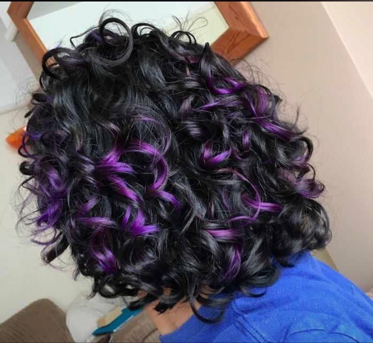 Dye Curly Hair, Curly Hair Coloring, Curly Purple Hair, Curly Hair Color Ideas, Hidden Hair Color, Curly Hair Color, Dyed Curly Hair, Highlights Curly Hair, Hair Color Underneath