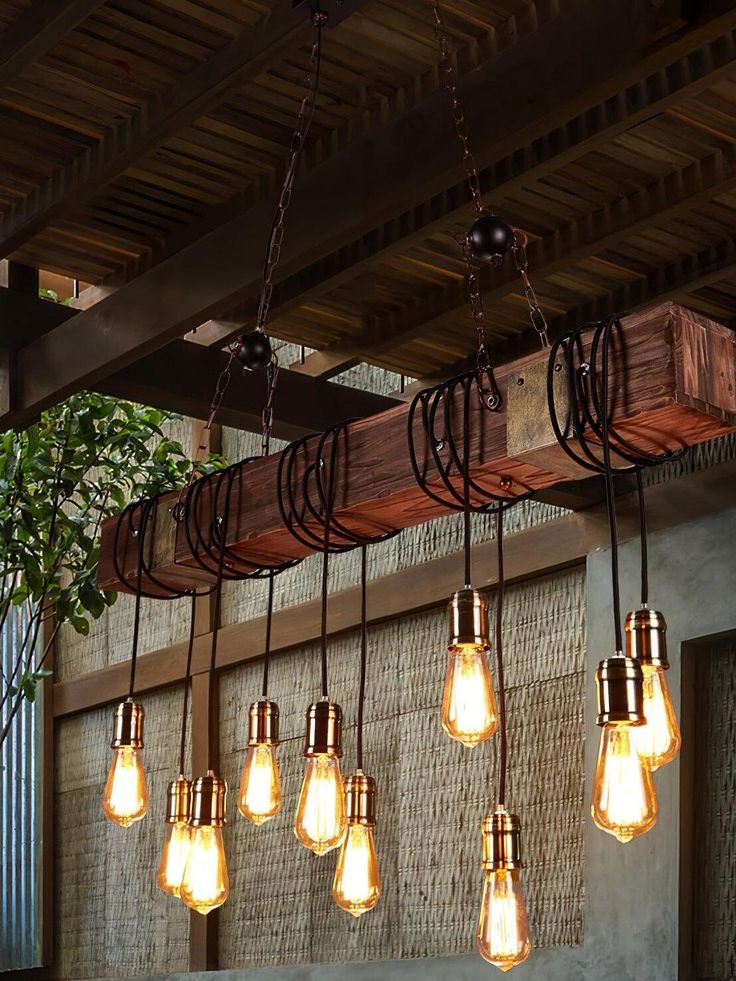 a bunch of light bulbs hanging from a ceiling