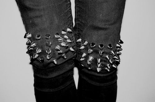 Studs And Spikes, Studded Jeans, Style Rock, Fashion Jeans, Estilo Punk, Punk Outfits, Grunge Style, Looks Style, Rock Style