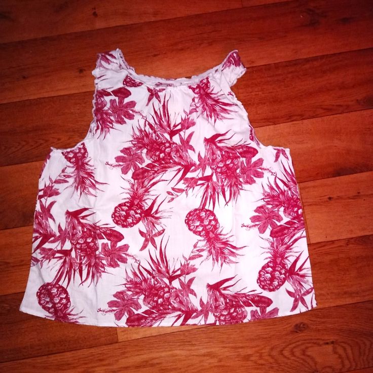 A.N.A Red And White Tropical Print Blouse Size M Sleeveless Summer Holiday Tops, Sleeveless Tops For Summer Holiday, Red Casual Sleeveless Blouse, Casual Red Sleeveless Blouse, Casual Red Sleeveless Top, White Printed Sleeveless Blouse, Holiday Sleeveless Cotton Top, Red Sleeveless Beach Top, Red Sleeveless Holiday Tops