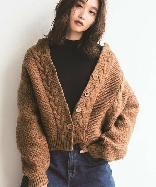 Girls Sweater Design, Crochet Girls Sweater, Cable Knit Sweater Pattern, Sweater Rajut, Modest Casual Outfits, Girls Sweater, Brown Cardigan, Crochet Girls, Knitwear Fashion