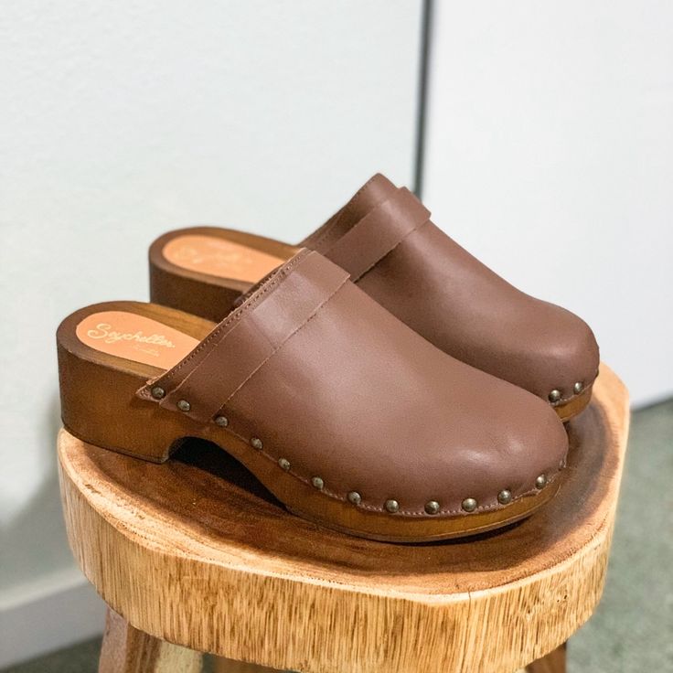 Brown Cognac Wood Style Clog Studded Toe Accents Size 7.5 In Good - New Without Tags Condition Brown Slip-on Clogs For Spring, Casual Brown Clogs With Wooden Heel, Casual Brown Clogs With Stacked Heel, Casual Brown Clogs With Leather Sole, Brown Clogs With Rubber Sole And Block Heel, Comfortable Brown Mules With Removable Insole, Spring Clogs With Round Toe In Brown, Brown Mules With Cushioned Footbed And Block Heel, Brown Closed Toe Clogs With Cushioned Footbed