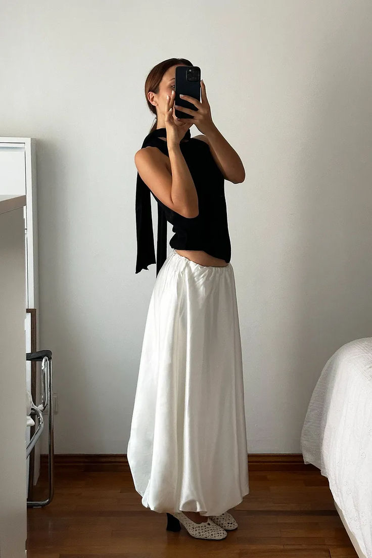 Satin Volume Balloon Midi Skirt Midi Skirt White, Balloon Skirt, White Midi Skirt, Fits Inspo, White Balloons, Skirt White, Summer Fits, Jeans Rock, Satin Material