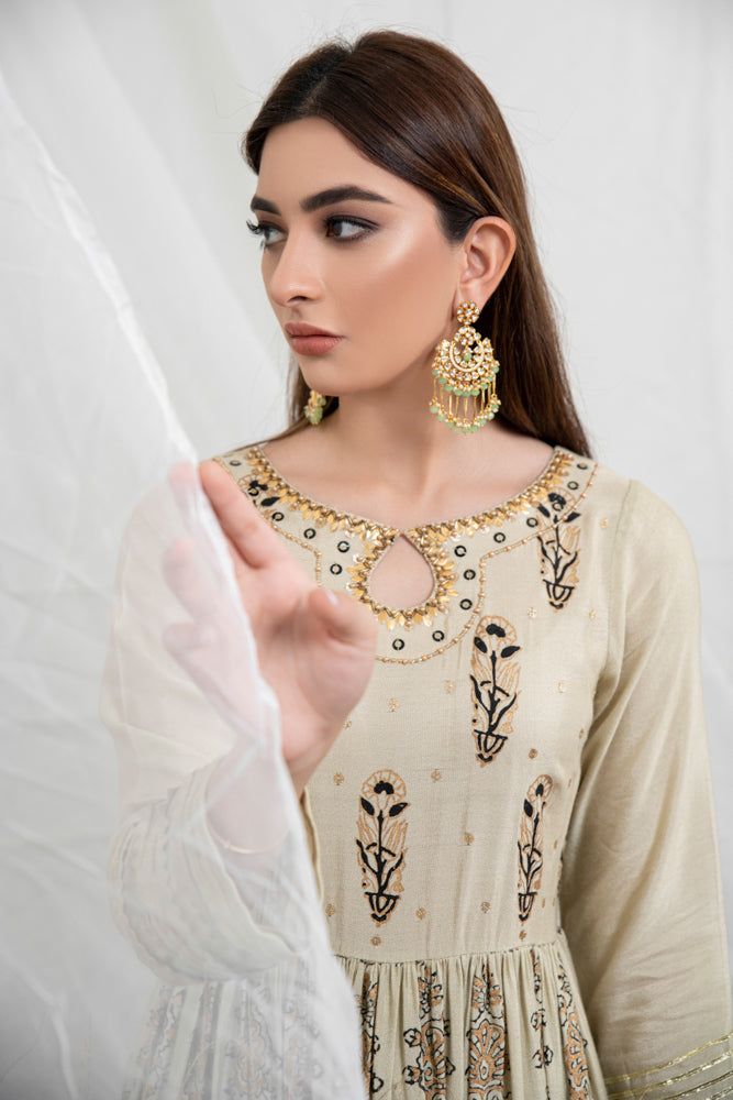 SKU: 1502 Price for Shirt, and Pants Soft khaddi flowy eight yards of fabric used in this ensemble with signature hand block print of Shireen Lakdawala. The ensemble is unique with hand embroidiery of gota pearl, resham and sequence work for any occasion. Dress it up with jewellery for any party or wedding wear. Shirt length 55. Model is wearing XS. Slub Silk Anarkali Set With Mirror Work, Anarkali Slub Silk Palazzo Set With Mirror Work, Designer Slub Silk Sets With Mirror Work, Slub Silk Palazzo Set With Mirror Work For Festivals, Mirror Work Slub Silk Palazzo Set For Festivals, Mirror Work Slub Silk Sets, Transitional Silk Palazzo Set With Mirror Work, Bollywood Style Slub Silk Palazzo Set With Mirror Work, Traditional Slub Silk Kurta With Mirror Work