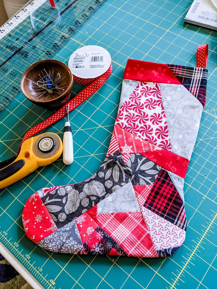 the scissors are laying on the table next to the quilts and sewing supplies that have been sewn together