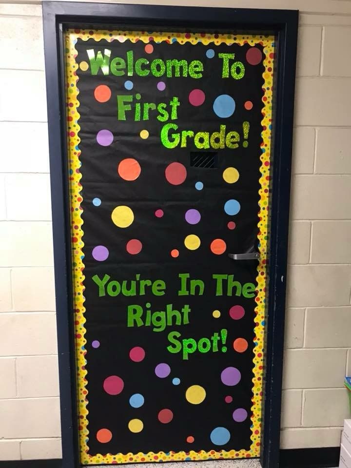 a classroom door decorated with polka dots and the words, welcome to first grade you're in the right spot