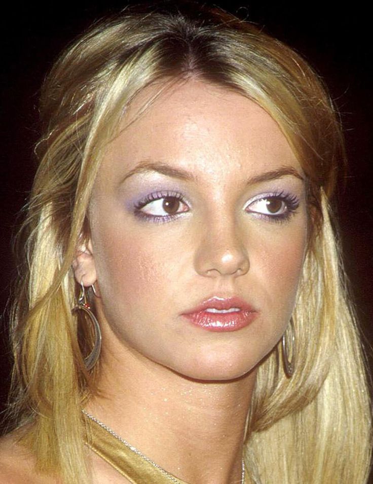 The 20 Most Iconic Makeup Looks of the 90s | IPSY Early 00s Makeup, Britney Spears Makeup, 1990s Makeup, 2000’s Makeup, 00s Makeup, Early 2000s Makeup, Flow 2000, 2000 Makeup, 90’s Makeup