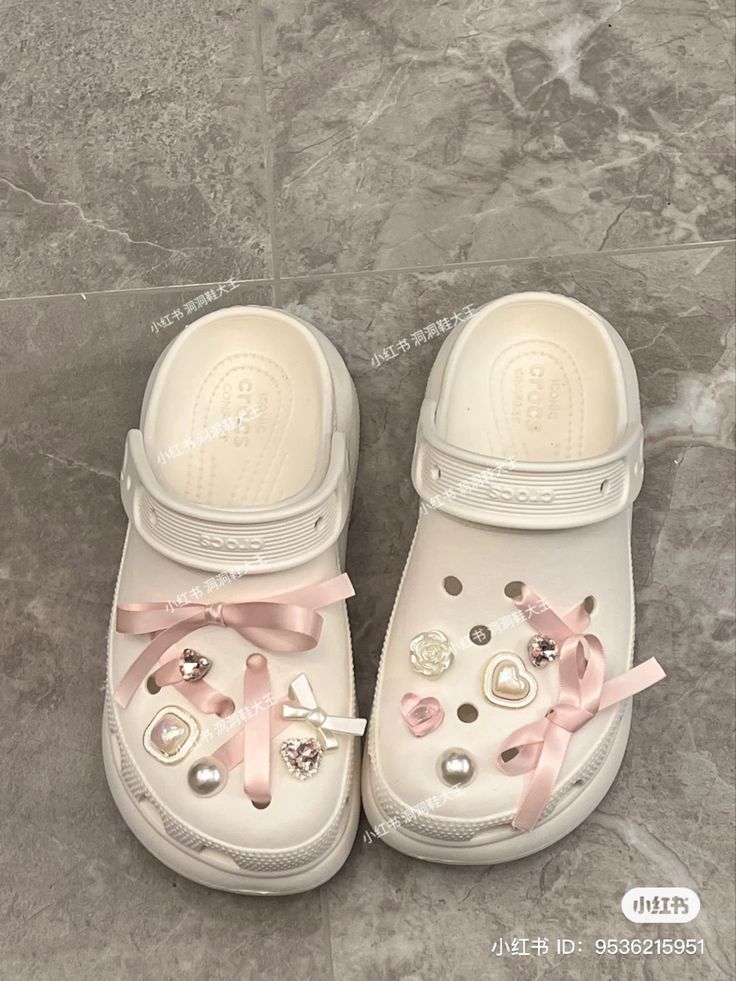 Crocs Aesthetic, Crocs Fashion, Dr Shoes, Pink Bows, Pink Girly Things, Girly Shoes, Shoe Inspo, Aesthetic Shoes, Croc Charms