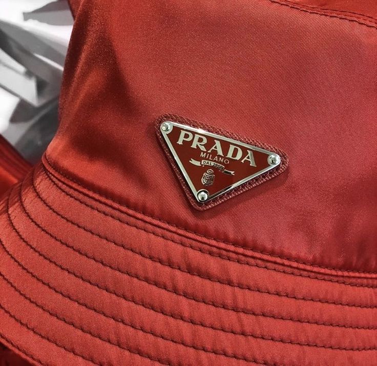 Aesthetic Prada, Bucket Hat Aesthetic, Prada Aesthetic, Red Bucket Hat, Stile Blair Waldorf, Prada Red, Hat Aesthetic, Clueless Outfits, Devil Wears Prada