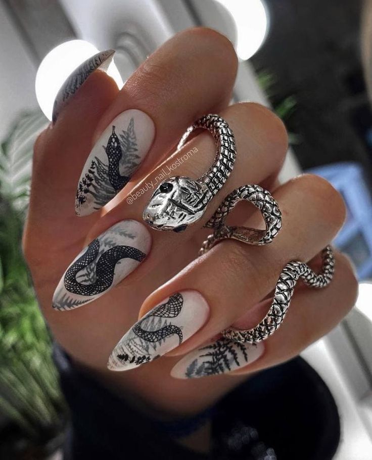 Snake Nails, Long Fingernails, Nail Art Gel, White Nail Polish, Nail Patterns, Black Snake, Nail Designs Spring, Nail Charms, Cool Nail Designs