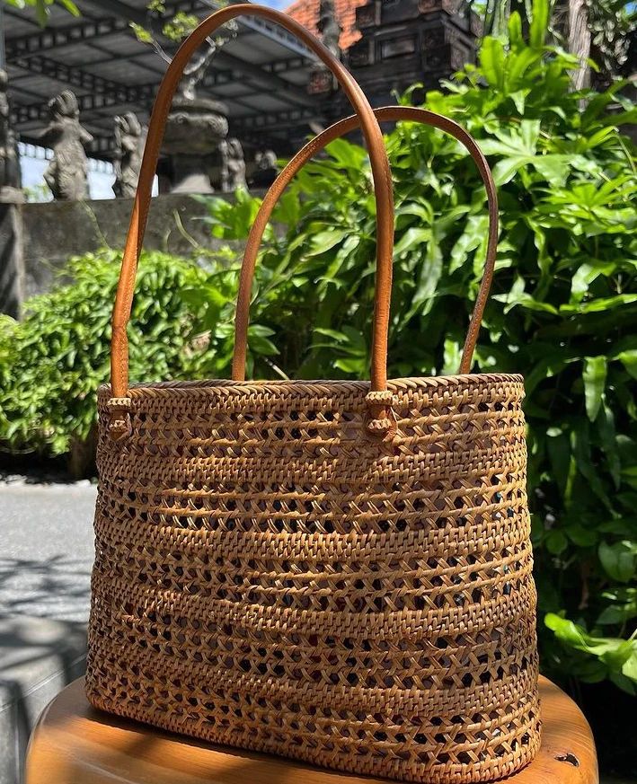 Stylish handwoven net rattan handbag – Boho Living Room Handmade Natural Fiber Bucket Bag For Market, Rectangular Rattan Straw Bag With Open Weave, Bohemian Open Weave Straw Bag For Market, Bohemian Rectangular Crochet Bag With Woven Leather, Bohemian Bucket Bag With Bamboo Handle, Bohemian Crochet Bag With Woven Leather In Rectangular Shape, Bohemian Crochet Bag With Woven Leather, Traditional Summer Bags With Bamboo Handle, Casual Bamboo Handle Basket Shoulder Bag