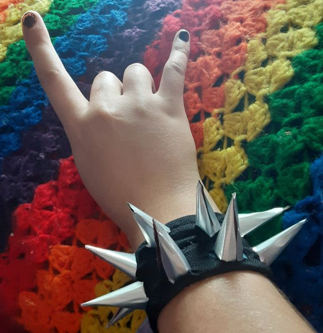 Freaks Only on Tumblr Diy Monster Can Spikes, Diy Spikes Clothes, Alt Patches Ideas, Diy Punk Spikes, How To Make Spikes Out Of Cans, Diy Spikes From Cans, Liberty Spikes Tutorial, Spike Clothes, How To Make Accessories