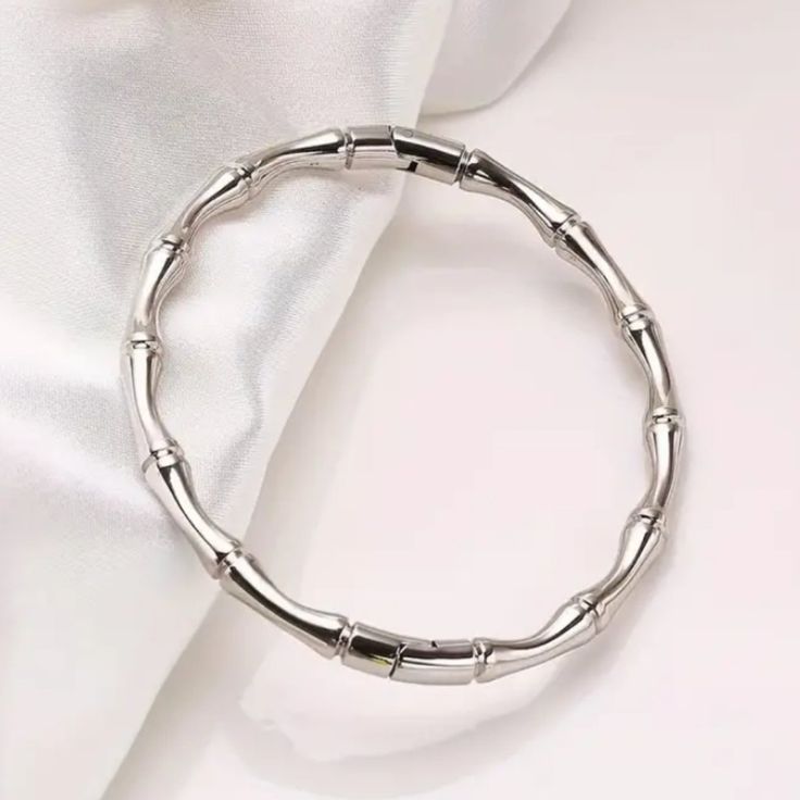 Brand New 14k White Gold Women's Bamboo Bangle Bracelet Genuine 14k White Gold Plated Sterling Silver 7" - The Most Common Women's Bracelet Size. Retail Price $300 Buy With Confidence From A Top Rated Seller With A 99%+ Feedback Rating! A0303 (Id-1006) Gold Plated Sterling Silver, Bracelet Sizes, Womens Bracelets, Womens Jewelry Bracelets, Cuff Bracelet, Silver Gold, Bangle Bracelets, Gold Plate, Bangles