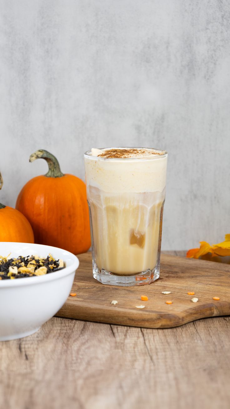 Iced Pumpkin Chai Latte on a brown cutting board, next to small pumpkins and loose-leaf Pumpkin Chai tea Copycat Starbucks Iced Pumpkin Cream Chai Tea Latte, Chai Latte Starbucks, Pumpkin Chai Tea, Vegan Taco Salad, Iced Chai Latte, Tea Latte Recipe, Vegan Taco, Pumpkin Bread Pudding, Vegan Carrot Cakes