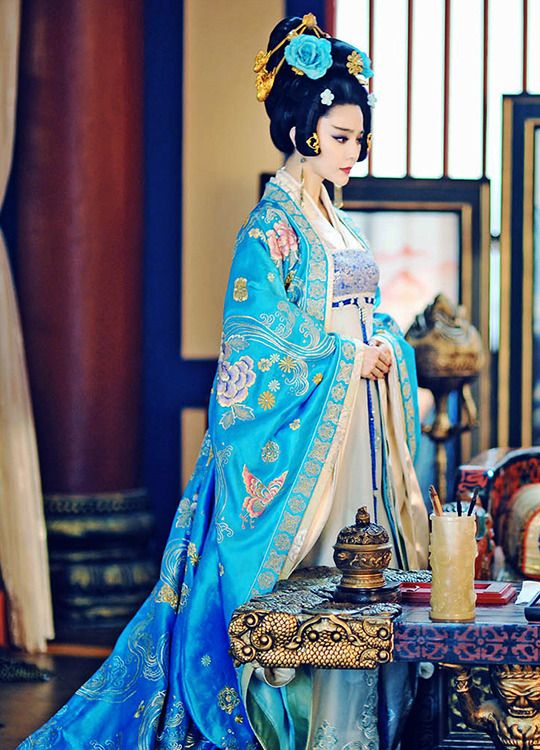 https://fuckyeahcostumedramas.tumblr.com/post/117536709180/fan-bingbing-in-the-empress-of-china-2014 The Empress Of China, Traditional Asian Clothing, Chinese Empress, Wu Zetian, Fan Bing Bing, Chinese Dynasty, Empress Of China, Chinese Traditional Dress, Fan Bingbing