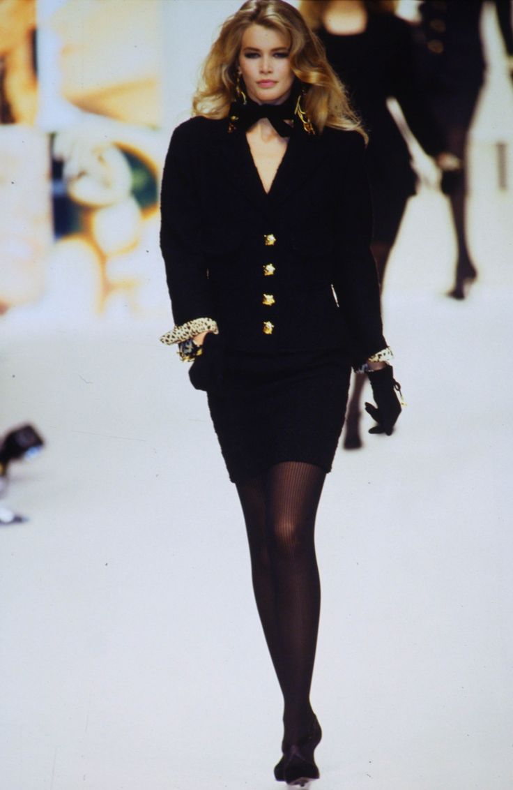 Vintage Runway Fashion, 90’s Outfits, 90s Runway Fashion, Mode Chanel, Original Supermodels, Runway Fashion Couture, 90s Runway, 90s Models, Vintage Runway