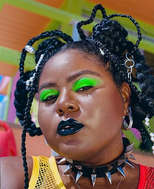 Neon Green Eyeshadow, Neon Green Makeup, Neon Alien, Pinkie Pie Human, Brat Summer, Outfit Grunge, Bold Makeup Looks, Neon Makeup, Avant Garde Makeup