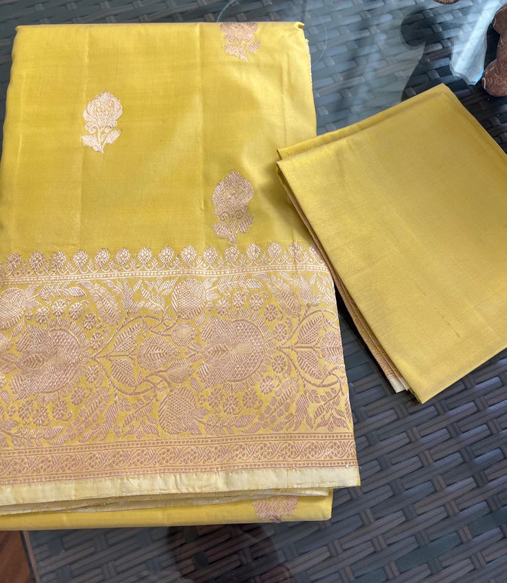 Fabric-  katan silk Color - golden yellow  Blouse - yes , unstitched blouse piece comes with saree Fall , pico- yes, saree is ready with fall, pico and tassels  Wash- dry cleaning only  If you have any questions regarding the product please contact me 🙏🏻   you can book a video call on this number- 925-237-9524 Luxury Yellow Art Silk Saree, Luxury Yellow Banarasi Silk Dupatta, Golden Yellow Color, San Ramon, Katan Silk, Banarasi Saree, Yellow Blouse, Flower Motif, Video Call