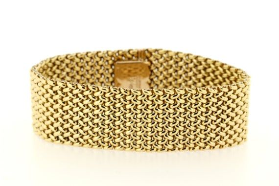 This chic woven linked bracelet is made in rich 14K Yellow gold. The piece is secured to the wrist via a box clasp and latch system. The bracelet measures 23mm wide, sits 2.48mm tall, and is of 7 inches in length.  B1848BIVPPD --Please reference our policy for more details before purchase--***For International orders, please provide a phone number for shipping purposes. Just place a note in the comment box during check out.Thank you.** Luxury Yellow Gold Chain Bracelet With Clasp, Elegant Yellow Gold Bracelet With Clasp, Elegant Formal Chain Bracelet, Luxury Chain Bracelet With Box Clasp For Formal Occasions, Luxury Yellow Gold Bracelets With Clasp, Luxury Chain Bracelet With Box Clasp For Formal Events, Luxury Chain Bracelet With Clasp For Formal Occasions, Luxury Chain Bracelet With Clasp For Formal Events, Formal Gold Bangle Bracelet With Box Clasp