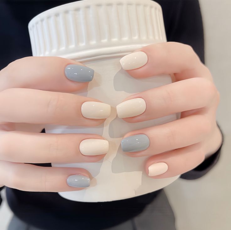 Minimal Nails Art, Hello Nails, Subtle Nails, Simple Gel Nails, Minimal Nails, Nail Box, Brighter Days, Casual Nails, Spring Nail Designs