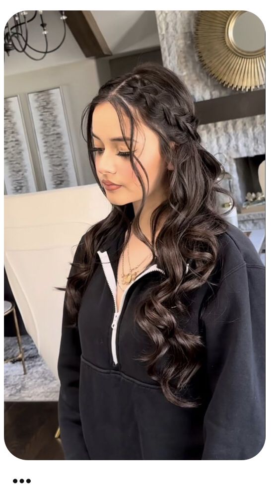 Hairstyles On Pakistani Suits, Debut Hairstyles With Crown, Sweet 16 Hairstyle, Hair For Graduation Pictorial, Simple Quince Hairstyles, Simple Hairstyles Straight Hair, Simple Graduation Hairstyles, Miss Universe Hairstyles, Hairstyles For Long Hair Graduation