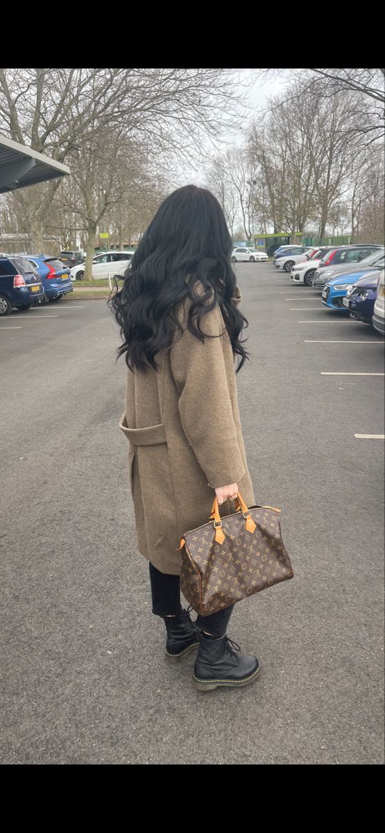 Lv Speedy 35 Outfit, Speedy 35 Outfit, Speedy Outfit Louis Vuitton, Speedy 35 Louis Vuitton Outfit, Lv Loop Hobo Bag Outfit, Lv Speedy 30 Outfit, Lv Speedy Outfit, Louis Vuitton Speedy 25 Outfits, Speedy 30 Outfit