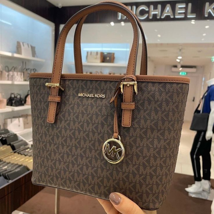 Michael Kors Bag Outfit, Mk Bags Michael Kors Mk Handbags, Brown Michael Kors Bag, Mk Tote Bag, Michael Kors Bag Brown, Women's Bags By Color, Luxury Bags Collection, Mk Handbags, Girly Bags