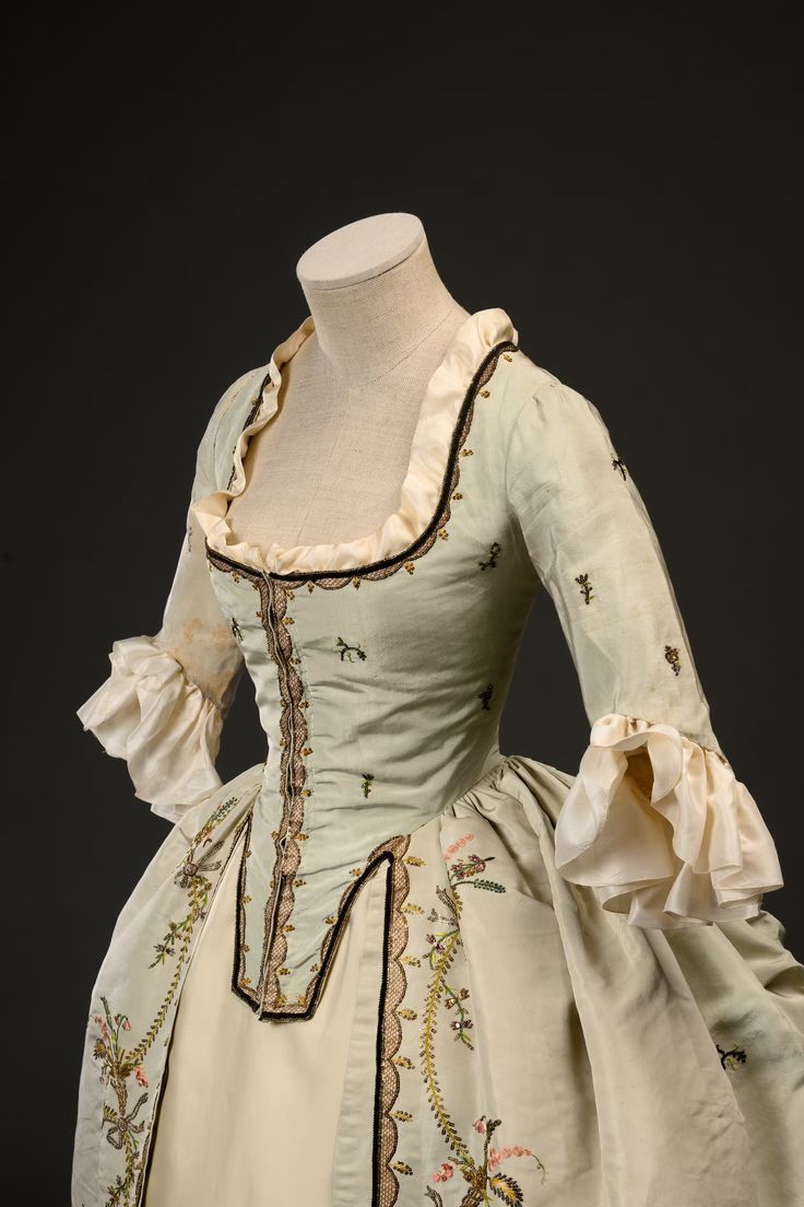 Woman’s gown | Uffizi Galleries 1700 Fashion Women, 18th Century Fashion Women, Rocco Fashion, Rococo Dresses, 1750s Fashion, 1700 Dresses, 1700 Dress, 1700s Dresses, 1700s Fashion