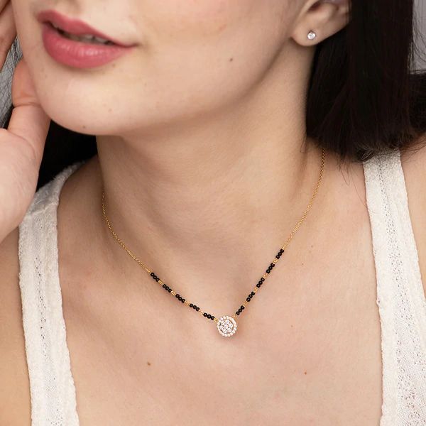 Women Mangalsutra Design, Short Mangalsutra Designs Gold, Chain With Black Beads, Modern Mangalsutra Designs, Modern Mangalsutra, Short Mangalsutra, Mangal Sutra, Mangalsutra Chain, Mangalsutra Design