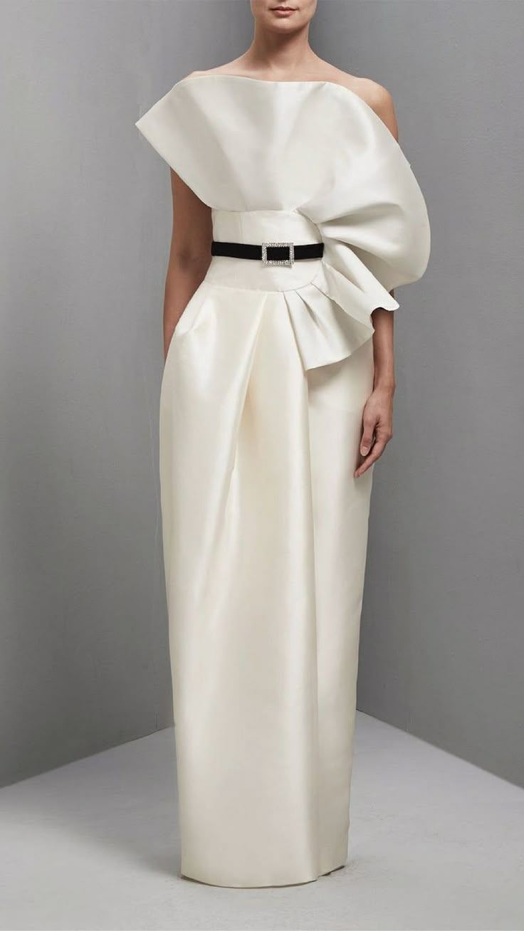 Description Off-White Column, Long dress Sleeveless Open neckline Taffeta, Lace Dry Clean Evening Dress Abby Panama Fashion, Evening Dresses Long Elegant, Artistic Dress, Marchesa Couture, White Evening Gowns, Velvet Belt, Strapless Long Dress, Midi Dress Style, Taffeta Dress