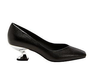 With its fun flared heel and flattering silhouette, the Laterr is a glam pump that effortlessly takes you from desk to dinner in elegant style. From Katy Perry. Dark Acadamia, Katy Perry, Elegant Style, Fashion Shoes, Loafers, Pumps, Heels, Black