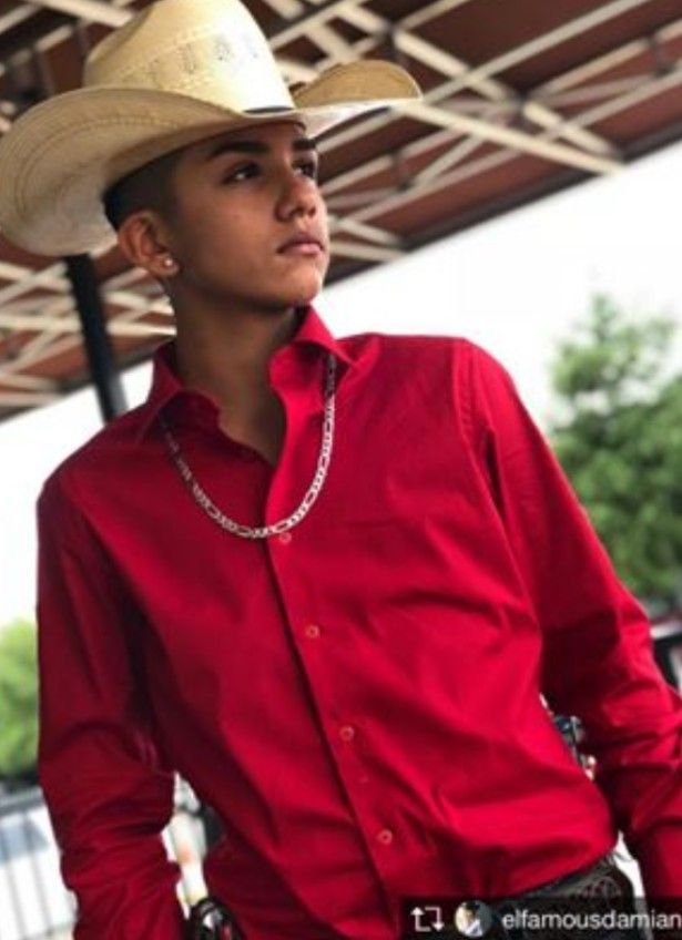 15 Chambelanes Suits Red, All Black Chambelan Outfit Vaquero, Chambelan Red Outfit, Main Chambelan Outfits Red, Red Outfits For Men, Chambelanes Vaqueros Outfits Red, Red Cowboy Outfit Men, Red Chambelanes Outfits, Chambelanes Outfits Quinceanera Red