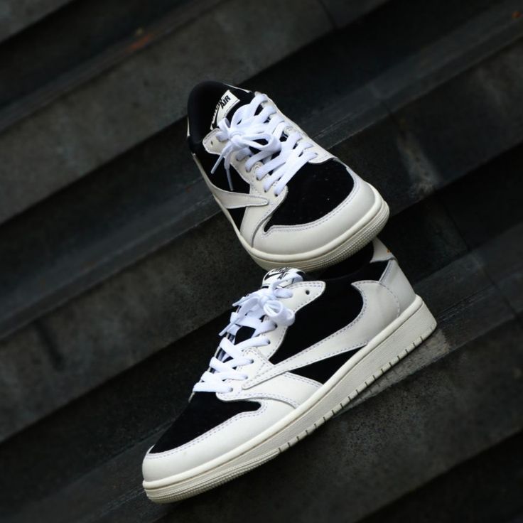 Hit the ground running with the Black&White Custom Low Air Jordan 1 x Travis Scott sneakers! Featuring bold black and white colors, these daring kicks will turn heads and make you the envy of your friends. Take a leap and make a statement today! 🔥 100% genuine, Brand New.👟 Custom sneakers.💫 Every pair is hand-made to order.✨ Best quality waterproof and scratch-proof paints used.✨ 1000+ satisfied customers across various platforms. 🌎Free worldwide shipping,shipping within 5-12 working days🎁 Travis Scott Sneakers, Custom Air Jordan 1, Take A Leap, Low Air Jordan 1, Air Jordan 1 Low, Jordan 1 Low, White Colors, Custom Sneakers, Pretty Shoes