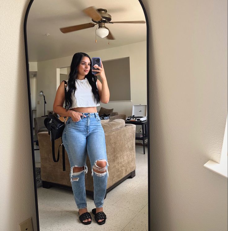 Mom Jean Summer Outfits, White Body Suit With Jeans, Pretty Mom Outfits, Mom Jeans Sandals Outfit, Mom Jeans And Tank Top Outfit, Mom Fits Outfit, Mom Jean Outfits Summer, Mom Jeans With Sandals, Ripped Mom Jeans Outfits Summer