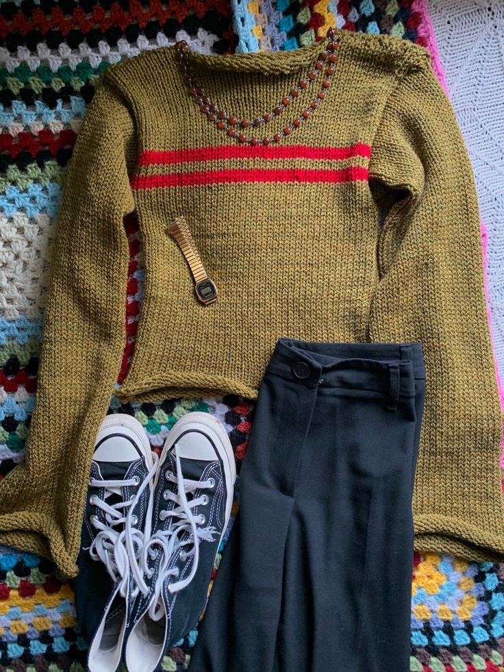 Handmade Knit Sweater, Slim Thick Aesthetic Outfits, Late 90s Outfits, Winter Shoes Aesthetic, Grandma Clothes Aesthetic, Cool Outfits Aesthetic, Handmade Jumper, Bershka Shoes, Thrift Clothes