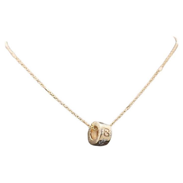 GUCCI Italian design necklace, Icon Blossom collection in gold and enamel for women. Adorned with the GG motif, the distinctive emblem of the brand. 18kt Rose Gold clasp. 7,35 grams. Measures: Chain length 44cm, Pendant width 8mm. Brand new. Necklace Icon, Gucci Necklace, Italian Design, Chain Lengths, Chain Length, Or Rose, Jewelry Necklace Pendant, Blossom, Jewelry Necklaces