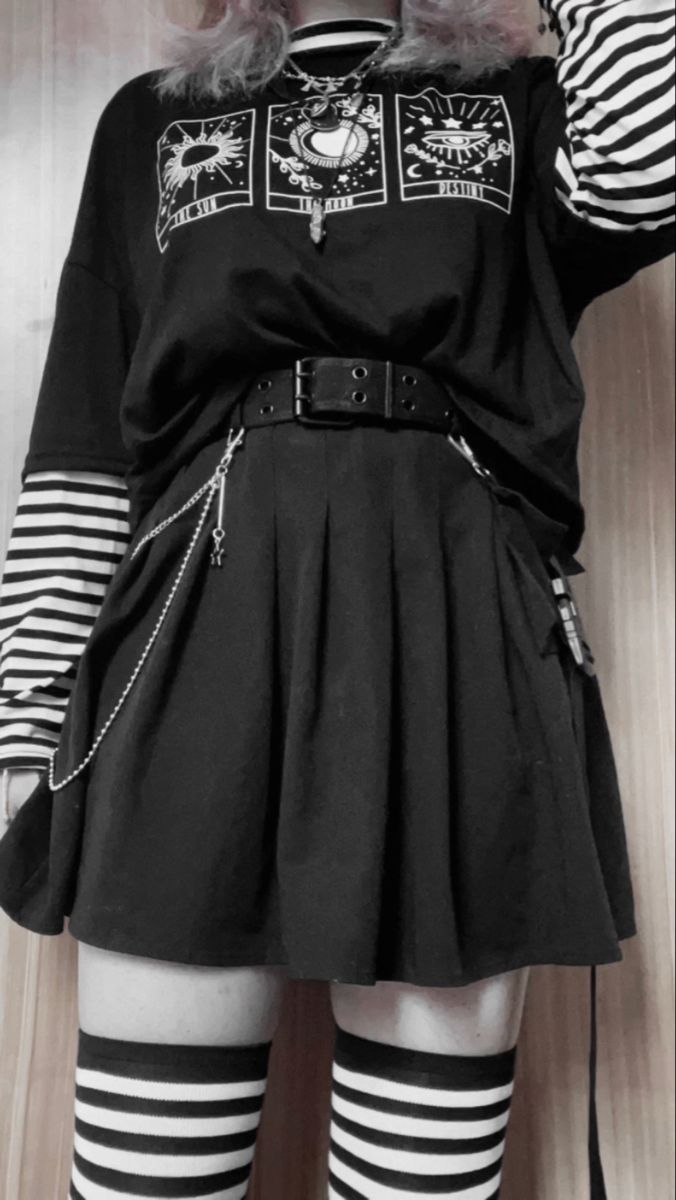 Alt Egirl Outfits, White And Black Goth Outfit, Egirl Astethic, Black And White Emo Outfits, Egirl Aesthetic Outfits For School Skirt, Black And White Clothing Aesthetic, Black Egirl Outfits, Aesthetic Clothes Emo, Colorful Punk Outfits