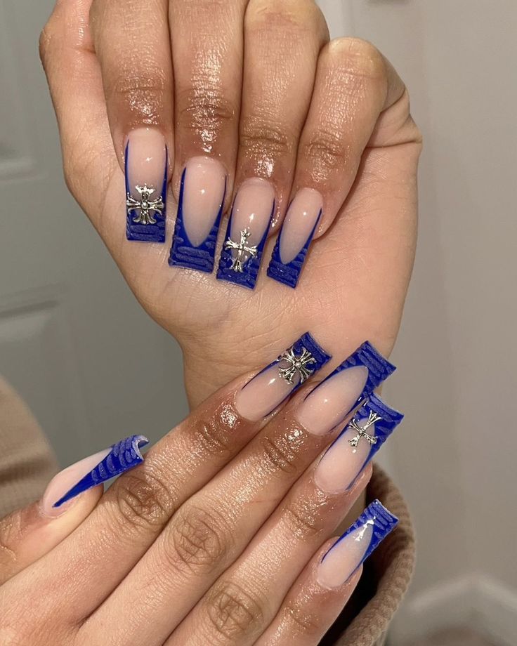 Acrylic Nail Designs Navy Blue, Royal Blue Nails Acrylic Short, Navy Blue Quince Nails, Navy Blue Nails Acrylic, Royal Blue Prom Nails, Black And Blue Nails, Royal Blue Nails Designs, Blue Prom Nails, Quince Nails