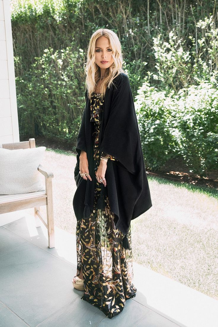 Rachel Zoe’s Obsessions For August Rachel Zoe Style Outfits, Productive Routine, Rachel Zoe Style, Boho Fashion Over 40, 40 Fashion Women, The Zoe Report, Estilo Boho Chic, Style Muse, Black Outfits