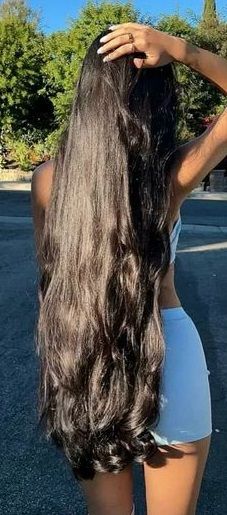 Summer Hair Style, Healthy Black Hair, V Shape Hair, Cute Summer Hairstyles, Long Shiny Hair, Classic Haircut, Long Brunette Hair, Long Hair Models, Extremely Long Hair