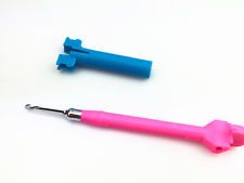 there are two different colored tools on the table, one is pink and one is blue