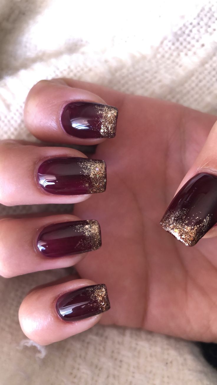 Burgundy & gold nails ✨ Nails Acrylic Burgundy And Gold, Burgundy And Rose Gold Nails Acrylic, Burgundy Gel Nails Ideas, Wedding Nails Bridesmaid Burgundy, Wedding Nails Burgundy And Gold, Wedding Nails Bridesmaid Maroon, Burgundy Nails With Gold Tips, Wine Red Nails Designs Gold Glitter, Burgundy And Rose Gold Nail Designs