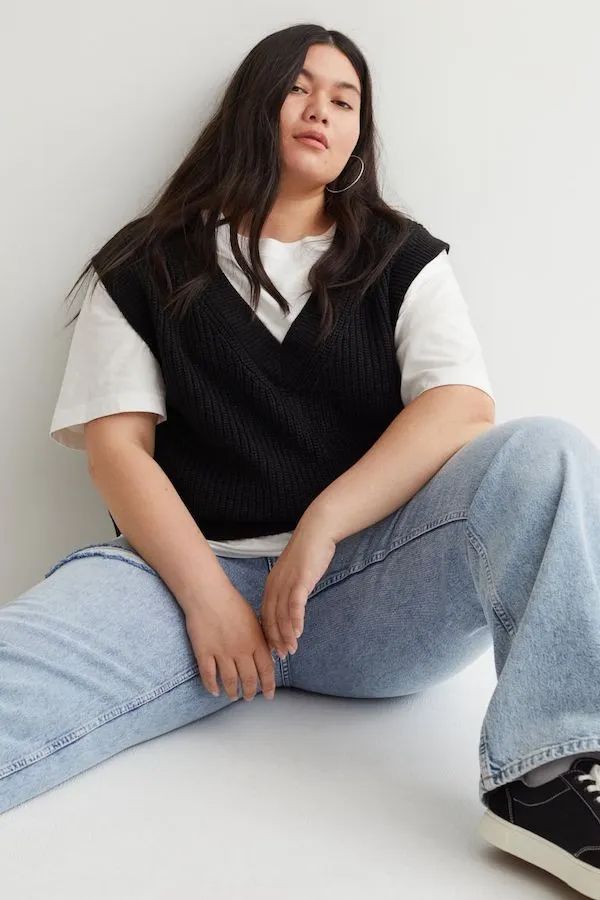 Plus-Size Sweater Vests Shopping Guide | 34 Vests to Shop Party Outfit Plus Size, Knit Vest Outfit, Vest Outfits For Women, Zara Fall, Sweater Vest Outfit, Argyle Sweater Vest, Look Plus Size, Fast Fashion Brands, Outfit Jeans