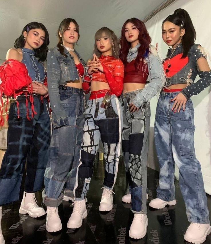 Hip Hop Performance Outfits, Hiphop Costume Ideas, Hip Hop Dance Costume Ideas, Dancer Fits Hiphop, Dance Group Outfits Hip Hop, Dancers Outfit Hip Hop, Dance Competition Outfits Hip Hop, Hiphop Outfit Dancers, Xg Performance